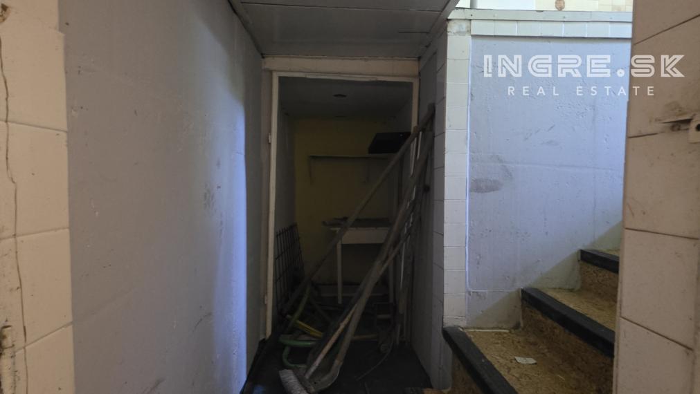 NA PREDAJ POZEMOK ZÁHRADA BRATISLAVA - RUŽINOV, Slovnaftská ul.