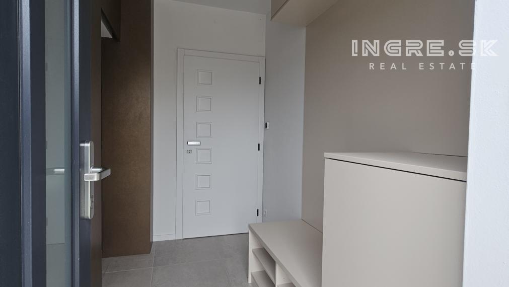 INGRE.SK I NOVOSTAVBA PREDAJ RODINNÉ DOMY S BYTMI PARKING ZÁHRADA obec ROVINKA