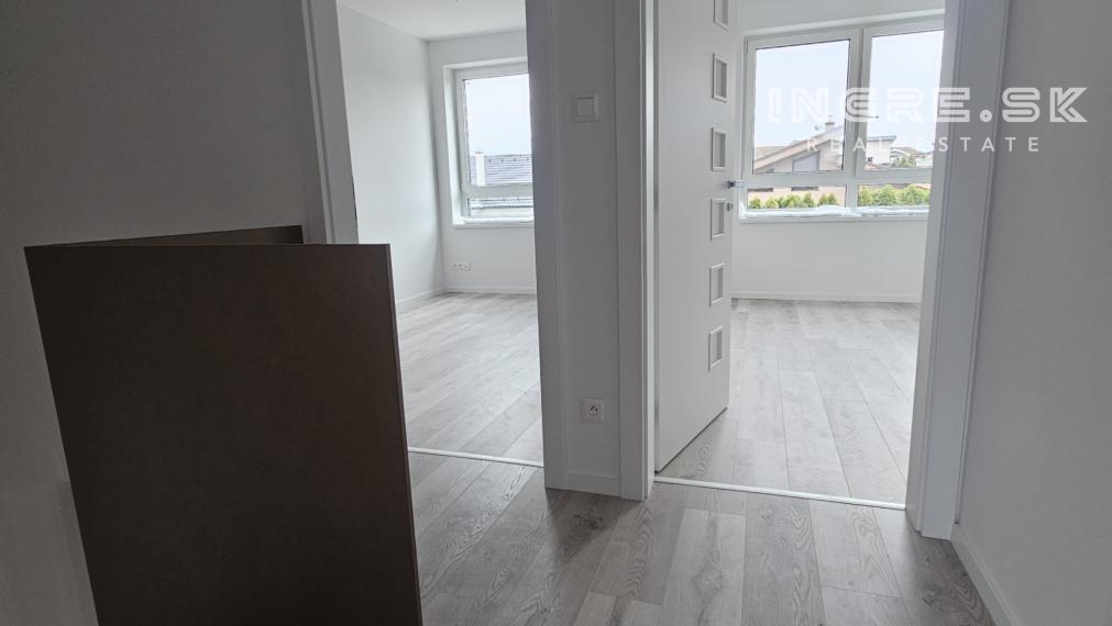 INGRE.SK I NOVOSTAVBA PREDAJ RODINNÉ DOMY S BYTMI PARKING ZÁHRADA obec ROVINKA