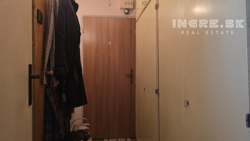 NA PREDAJ 3 IZBOVÝ BYT BRATISLAVA RUŽINOV ŠALVIOVÁ ul.