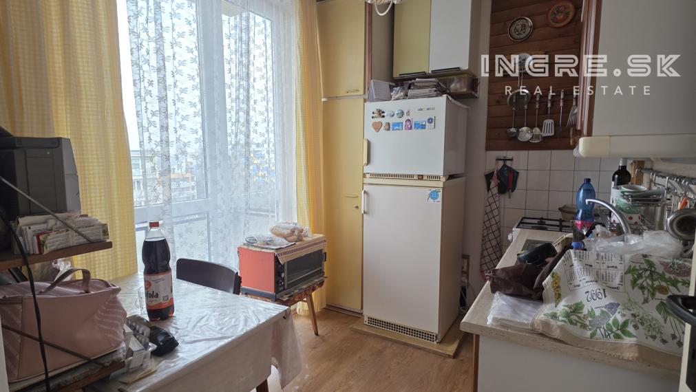 NA PREDAJ 3 IZBOVÝ BYT BRATISLAVA RUŽINOV ŠALVIOVÁ ul.