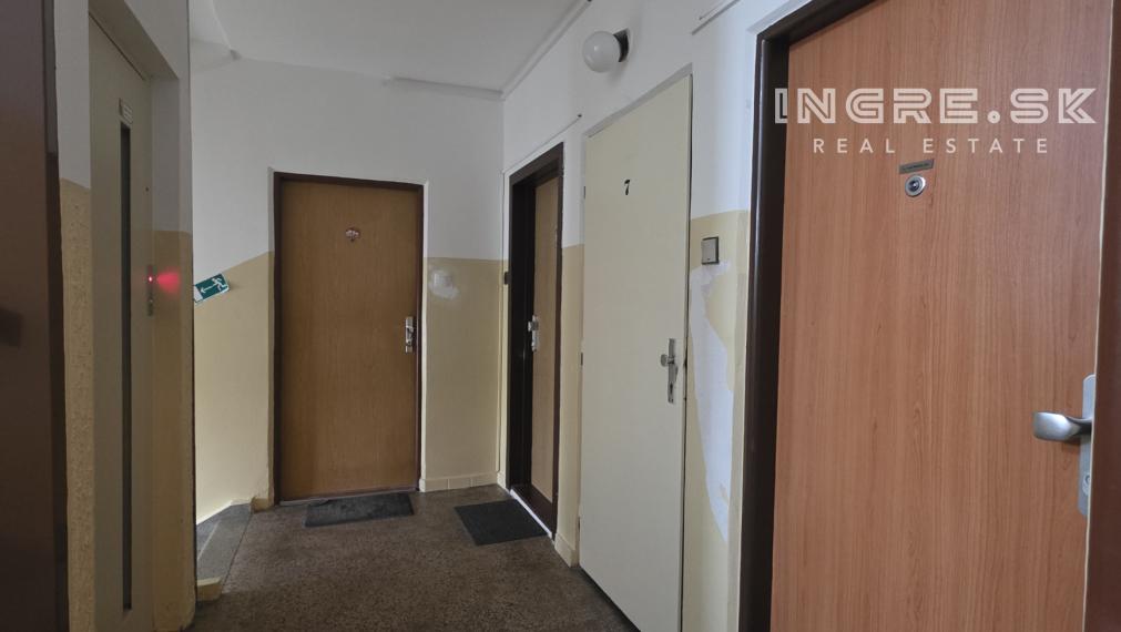 NA PREDAJ 3 IZBOVÝ BYT BRATISLAVA RUŽINOV ŠALVIOVÁ ul.