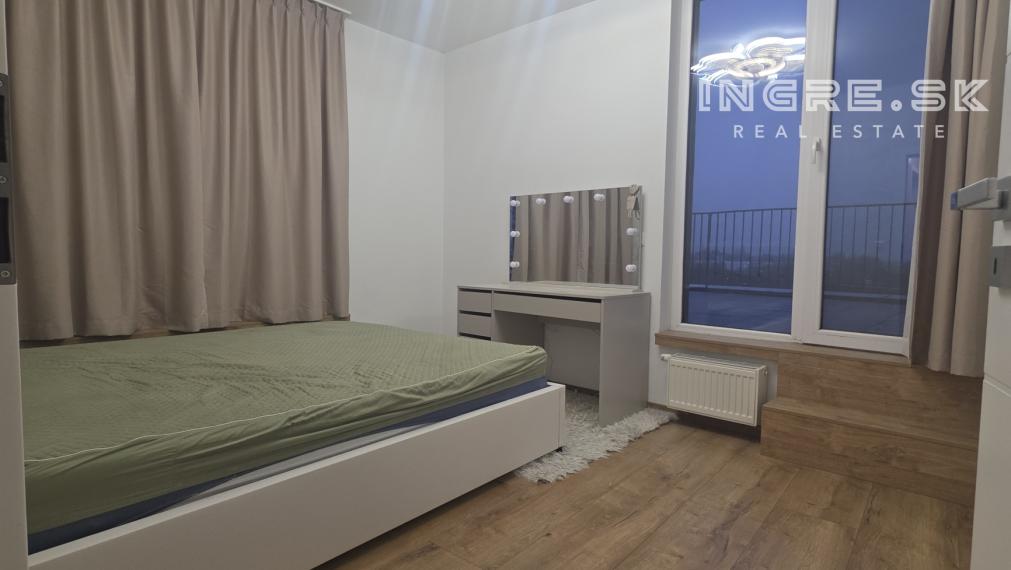 PREDAJ 4 IZBOVÝ PENTHOUSE S TERASOU 93 m²  2 PODZEMNÉ PARKOVACIE MIESTA - LOKALITA NOVÝ RUŽINOV BAJKALSKÁ