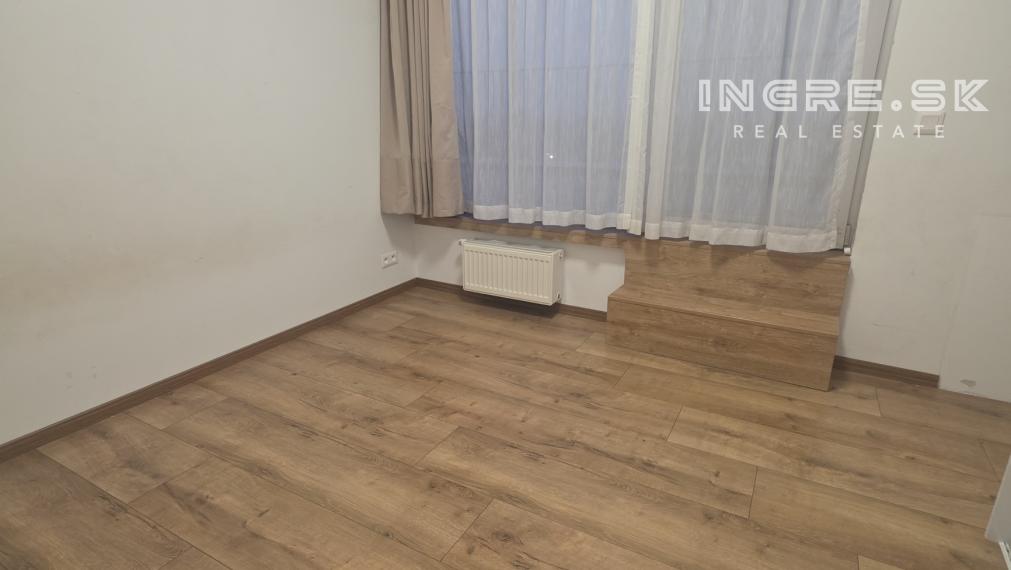 PREDAJ 4 IZBOVÝ PENTHOUSE S TERASOU 93 m²  2 PODZEMNÉ PARKOVACIE MIESTA - LOKALITA NOVÝ RUŽINOV BAJKALSKÁ