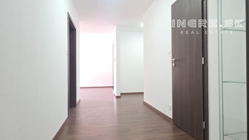 3 IZBOVÝ BYT S PARKOVANÍM BRATISLAVA - NOVÉ MESTO, NOBELOVA ulica