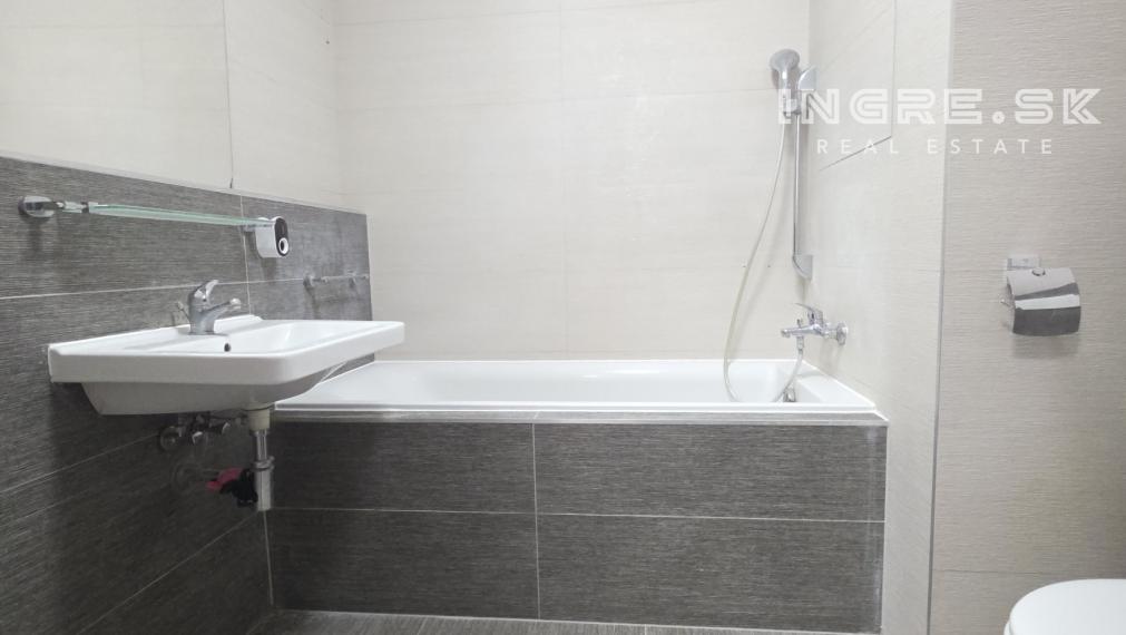 3 IZBOVÝ BYT S PARKOVANÍM BRATISLAVA - NOVÉ MESTO, NOBELOVA ulica