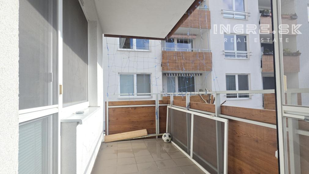 3 IZBOVÝ BYT S PARKOVANÍM BRATISLAVA - NOVÉ MESTO, NOBELOVA ulica