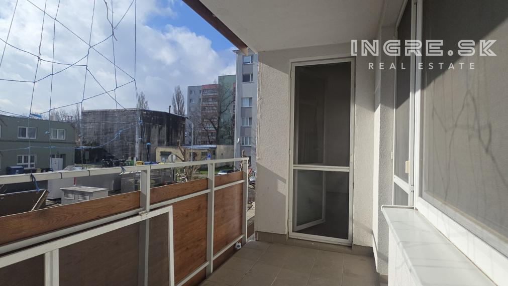 3 IZBOVÝ BYT S PARKOVANÍM BRATISLAVA - NOVÉ MESTO, NOBELOVA ulica