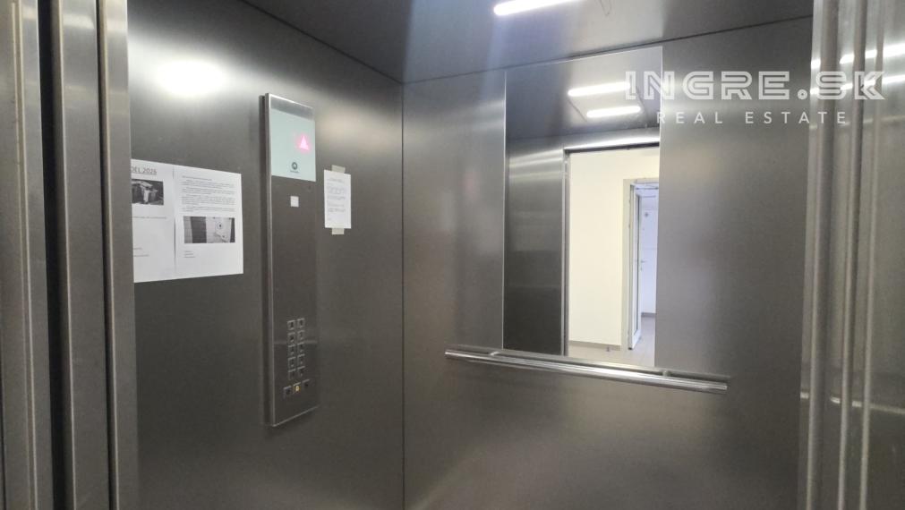 3 IZBOVÝ BYT S PARKOVANÍM BRATISLAVA - NOVÉ MESTO, NOBELOVA ulica