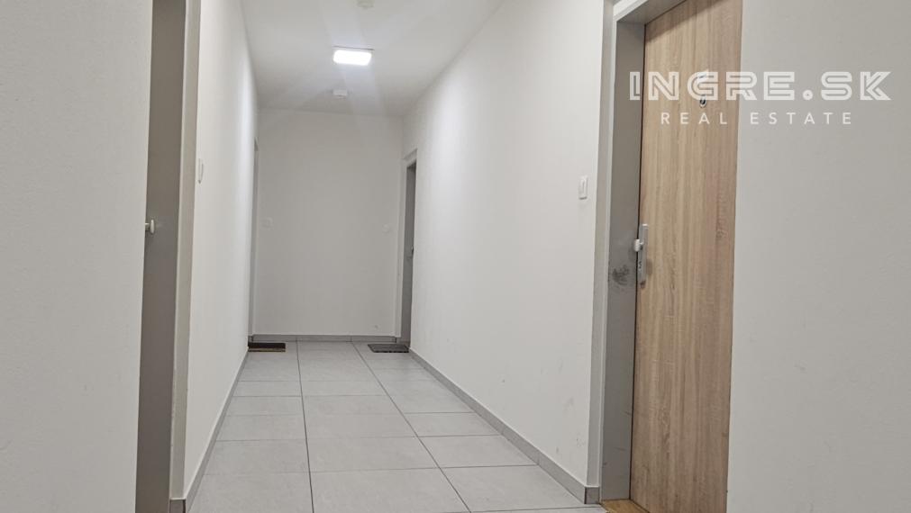 NA PREDAJ 2 IZBOVÝ BYT S PARKOVANÍM BRATISLAVA NOVÉ MESTO, Nobelova ulica