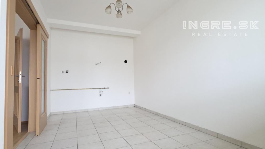 VEĽKÝ 80 m2 - 3 IZBOVÝ BYT S BALKÓNOM BRATISLAVA VRAKUŇA