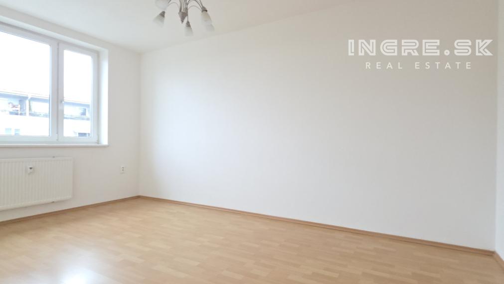 VEĽKÝ 80 m2 - 3 IZBOVÝ BYT S BALKÓNOM BRATISLAVA VRAKUŇA