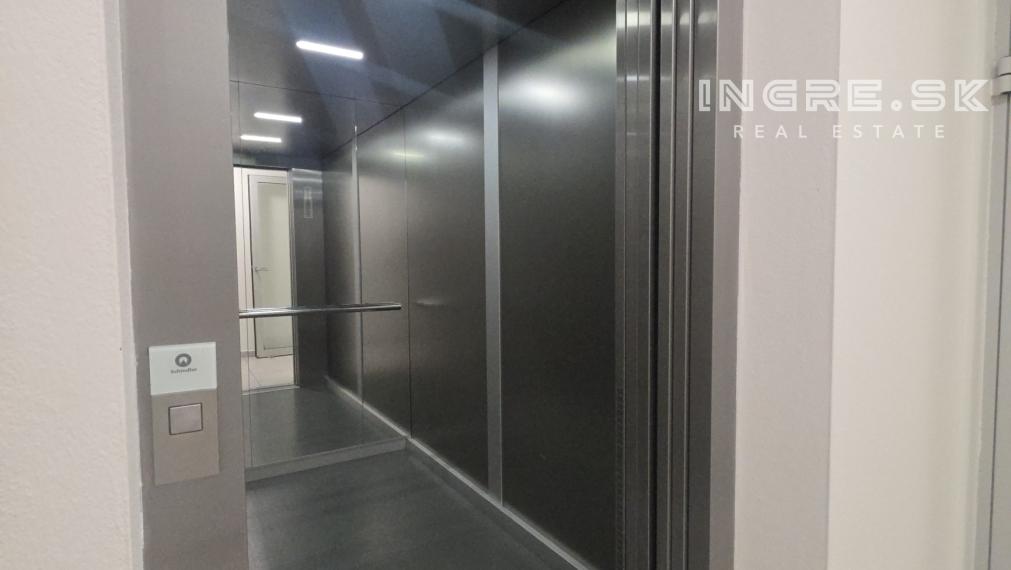 NOBELOVA - PREDAJ 2 IZBOVÝ BYT S PARKOVANÍM BRATISLAVA NOVÉ MESTO