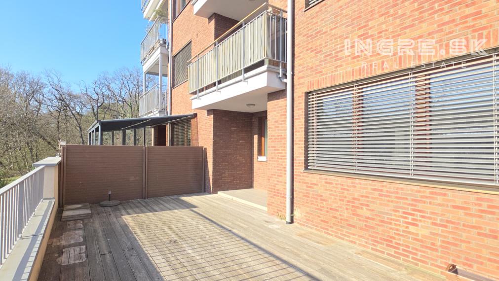 TOP LOKALITA BRATISLAVA KRAMÁRE 2 IZBOVÝ BYT S TERASOU BALKÓNOM A PARKOVANÍM