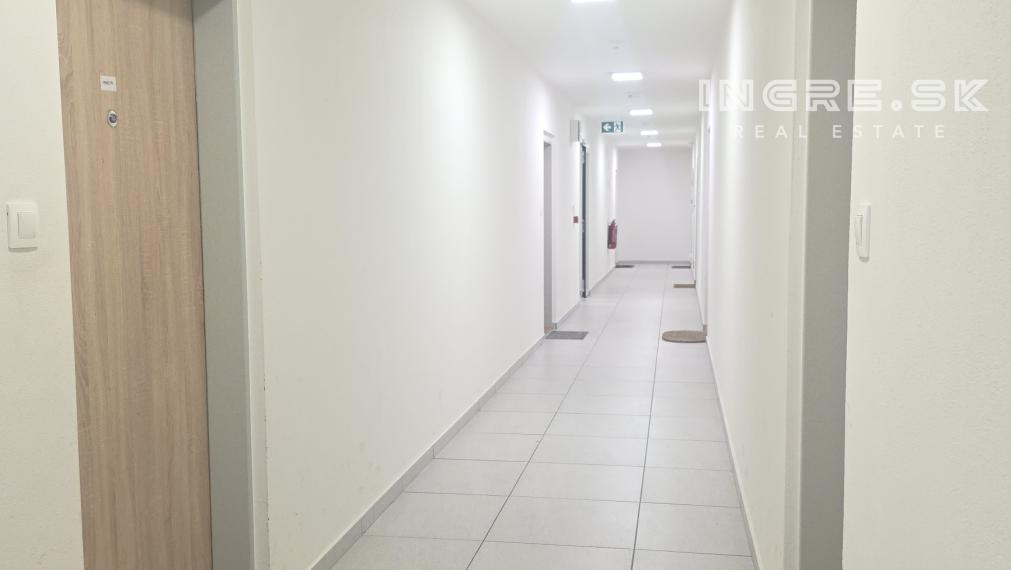 BRATISLAVA - NOVÉ MESTO NOBELOVA ul. 2 IZBOVÝ BYT S PARKOVANÍM V GARÁŽI