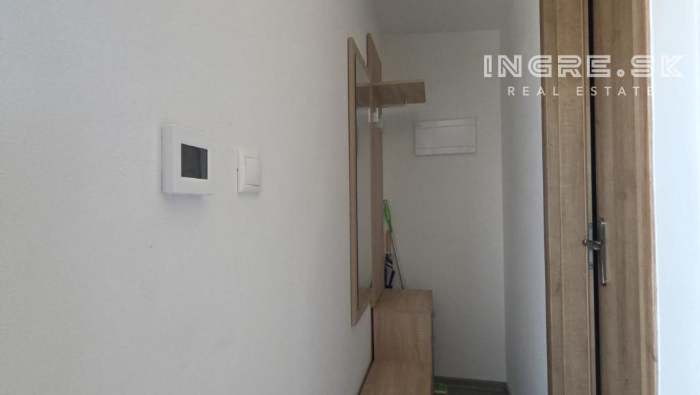 NA PREDAJ ZAUJÍMAVÝ PRIESTOR S POZEMKOM A PARKOVANÍM BRATISLAVA VRAKUŇA