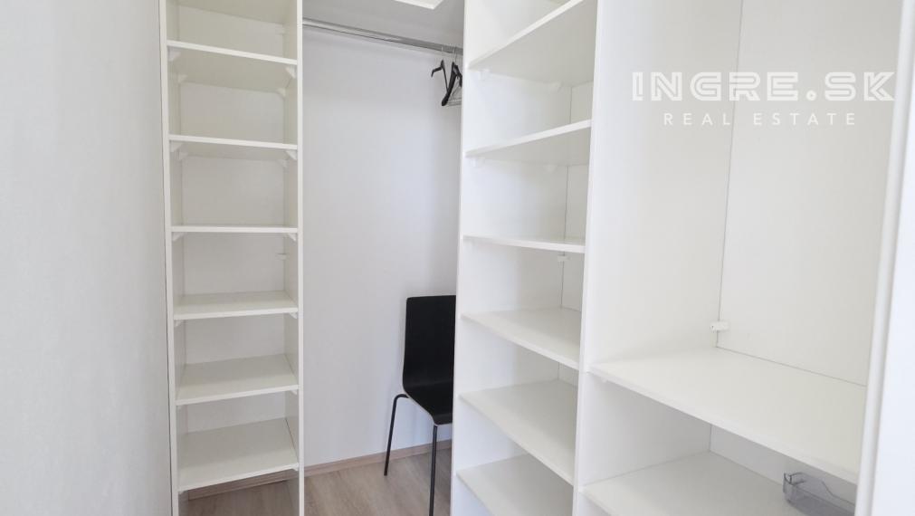 VÝBORNÁ PONUKA - ZAUJÍMAVÁ LOKALITA - 2 IZBOVÝ BYT S VEĽKOU TERASOU A PARKOVANÍM BRATISLAVA KRAMÁRE