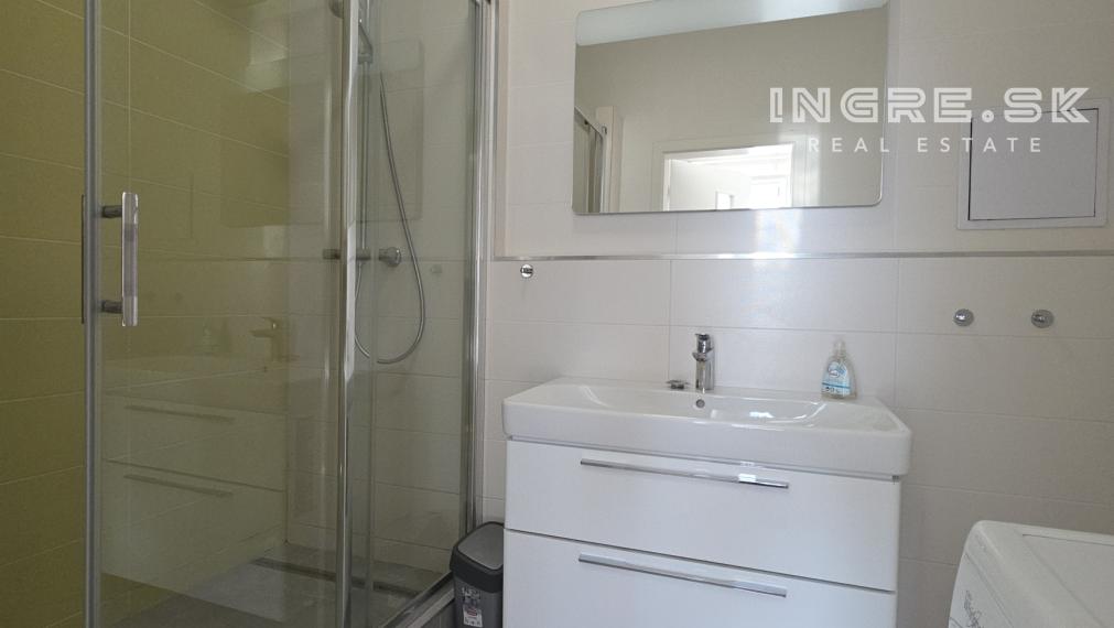 VÝBORNÁ PONUKA - ZAUJÍMAVÁ LOKALITA - 2 IZBOVÝ BYT S VEĽKOU TERASOU A PARKOVANÍM BRATISLAVA KRAMÁRE