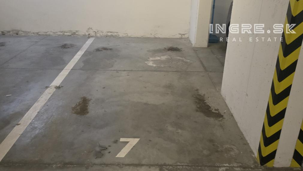 VÝBORNÁ PONUKA - ZAUJÍMAVÁ LOKALITA - 2 IZBOVÝ BYT S VEĽKOU TERASOU A PARKOVANÍM BRATISLAVA KRAMÁRE