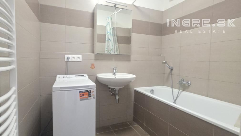 BRATISLAVA NOVÉ MESTO NOBELOVA ulica - PREDAJ 2 IZBOVÝ BYT S BALKÓNOM