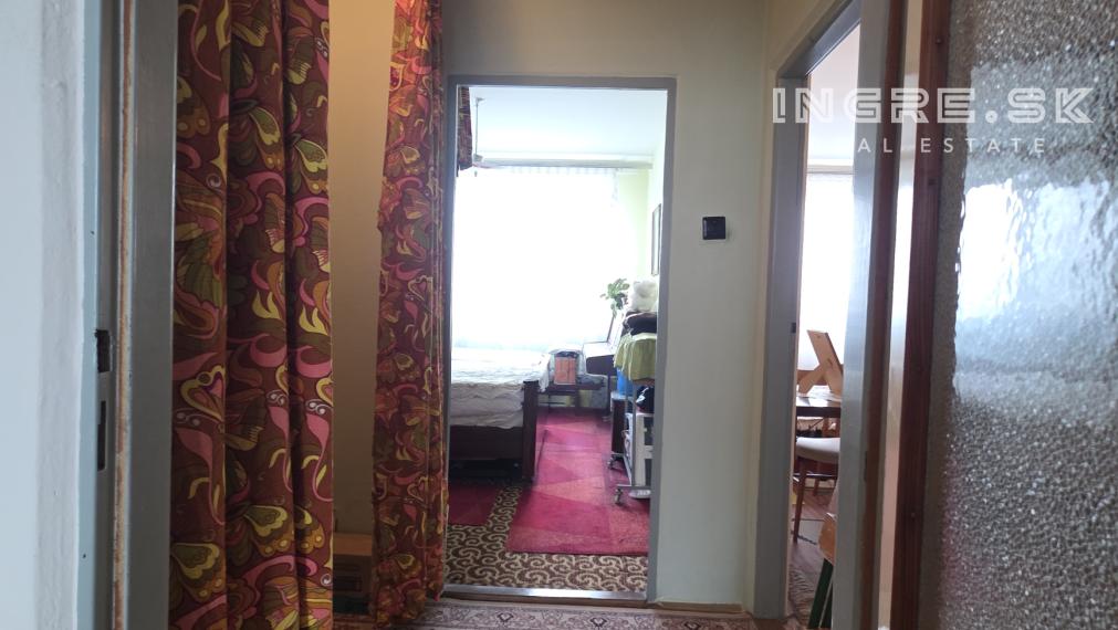 3 IZBOVÝ BYT SO ŠATNÍKOM PÔVODNÝ STAV BALKÓN + LOGGIA BRATISLAVA RUŽINOV ŠALVIOVÁ ulica