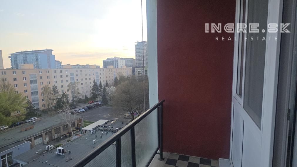 3 IZBOVÝ BYT SO ŠATNÍKOM PÔVODNÝ STAV BALKÓN + LOGGIA BRATISLAVA RUŽINOV ŠALVIOVÁ ulica