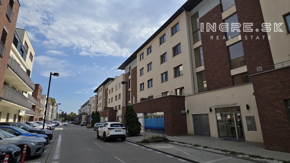 NA PREDAJ PARKOVANIE BRATISLAVA - KRAMÁRE - ĎUMBIERSKA ulica