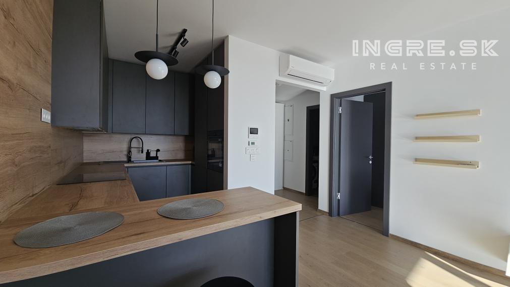 NA PRENÁJOM 2 IZBOVÝ BYT S PARKOVANÍM BRATISLAVA EUROVEA TOWER