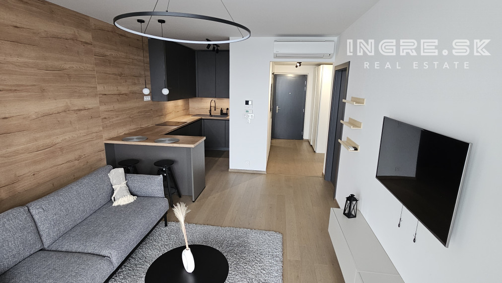 NA PRENÁJOM 2 IZBOVÝ BYT S PARKOVANÍM BRATISLAVA EUROVEA TOWER