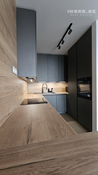 NA PRENÁJOM 2 IZBOVÝ BYT S PARKOVANÍM BRATISLAVA EUROVEA TOWER