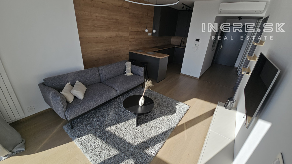 NA PRENÁJOM 2 IZBOVÝ BYT S PARKOVANÍM BRATISLAVA EUROVEA TOWER