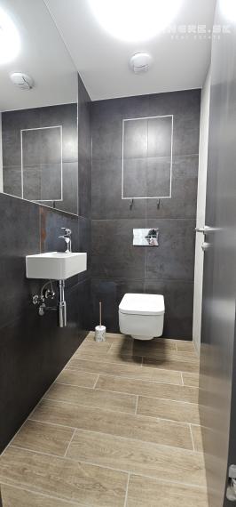 NA PRENÁJOM 2 IZBOVÝ BYT S PARKOVANÍM BRATISLAVA EUROVEA TOWER