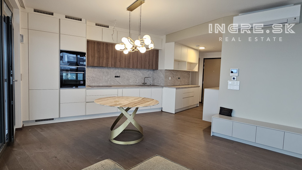 PRENÁJOM NOVOSTAVBA EUROVEA - 3 IZBOVÝ BYT S PARKOVANÍM