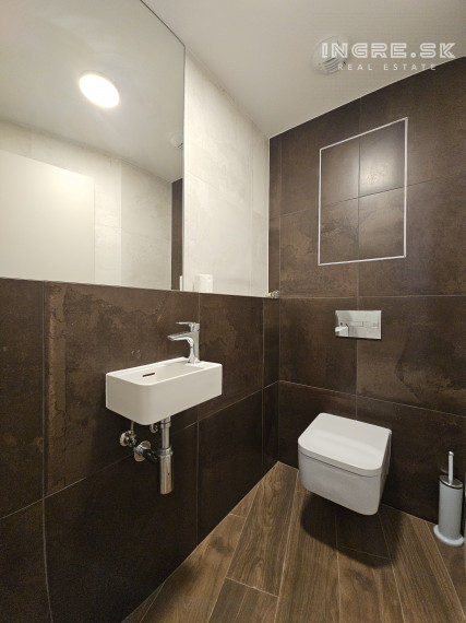 PRENÁJOM NOVOSTAVBA EUROVEA - 3 IZBOVÝ BYT S PARKOVANÍM