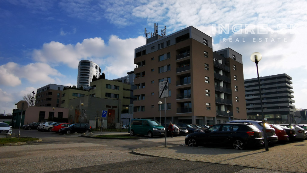 REZERVOVANÉ - VÝBORNÁ LOKALITA 3 IZBOVÝ BYT BRATISLAVA NOVÉ MESTO BAJKALSKÁ - PASIENKY