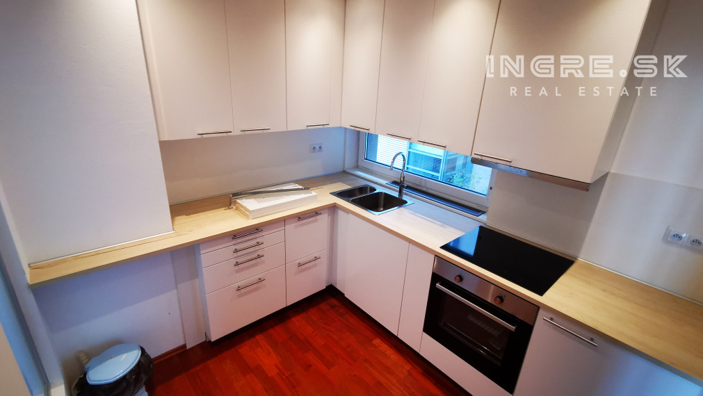 REZERVOVANÉ - VÝBORNÁ LOKALITA 3 IZBOVÝ BYT BRATISLAVA NOVÉ MESTO BAJKALSKÁ - PASIENKY