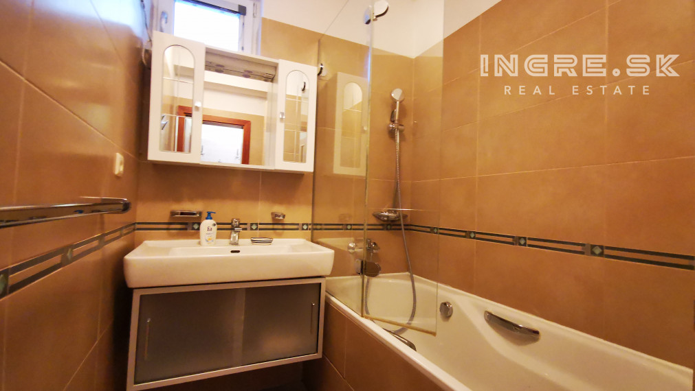 REZERVOVANÉ - VÝBORNÁ LOKALITA 3 IZBOVÝ BYT BRATISLAVA NOVÉ MESTO BAJKALSKÁ - PASIENKY