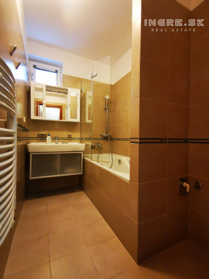 REZERVOVANÉ - VÝBORNÁ LOKALITA 3 IZBOVÝ BYT BRATISLAVA NOVÉ MESTO BAJKALSKÁ - PASIENKY