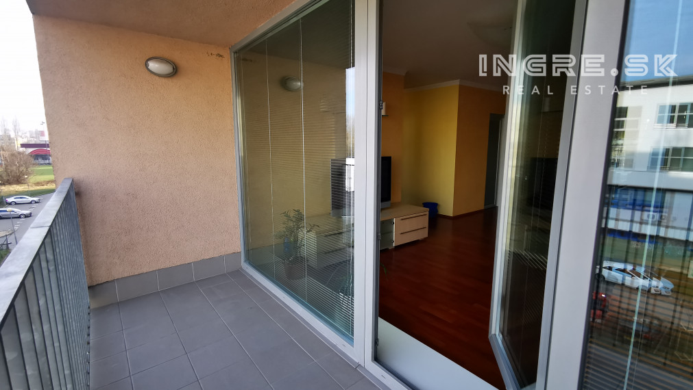 REZERVOVANÉ - VÝBORNÁ LOKALITA 3 IZBOVÝ BYT BRATISLAVA NOVÉ MESTO BAJKALSKÁ - PASIENKY