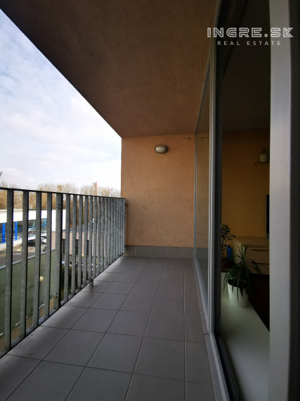 REZERVOVANÉ - VÝBORNÁ LOKALITA 3 IZBOVÝ BYT BRATISLAVA NOVÉ MESTO BAJKALSKÁ - PASIENKY