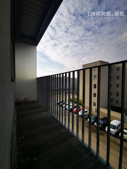 REZERVOVANÉ - VÝBORNÁ LOKALITA 3 IZBOVÝ BYT BRATISLAVA NOVÉ MESTO BAJKALSKÁ - PASIENKY