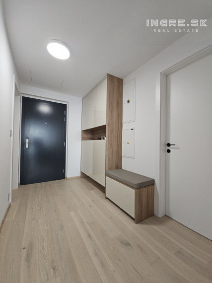 NA PRENÁJOM 2 IZBOVÝ BYT S PARKOVANÍM BRATISLAVA EUROVEA II