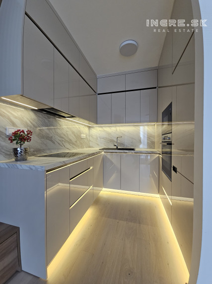 NA PRENÁJOM 2 IZBOVÝ BYT S PARKOVANÍM BRATISLAVA EUROVEA II