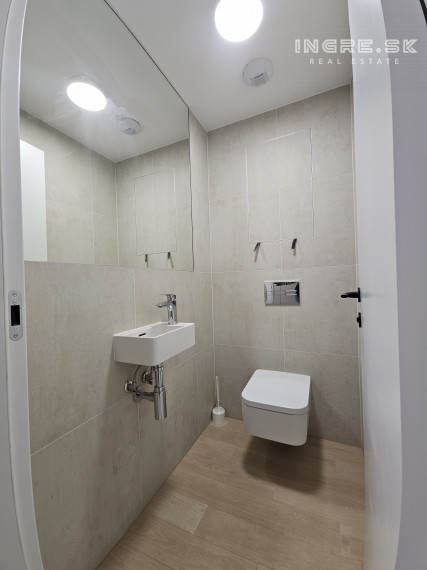 NA PRENÁJOM 2 IZBOVÝ BYT S PARKOVANÍM BRATISLAVA EUROVEA II