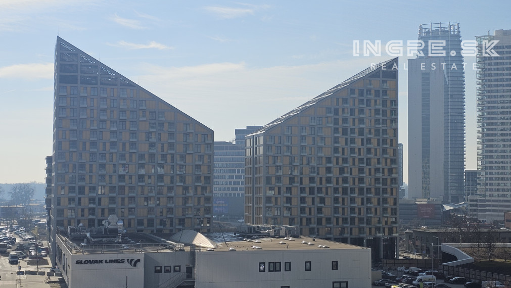 NOVOSTAVBA - METROPOLIS - NA PREDAJ 1,5 IZBOVÝ BYT S PARKOVANÍM BRATISLAVA STARÉ MESTO