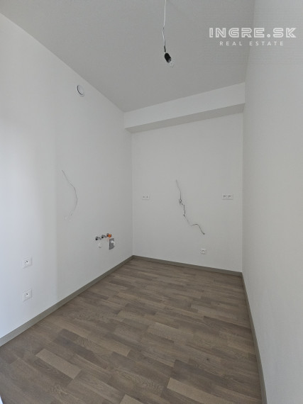 NOVOSTAVBA - METROPOLIS - NA PREDAJ 1,5 IZBOVÝ BYT S PARKOVANÍM BRATISLAVA STARÉ MESTO