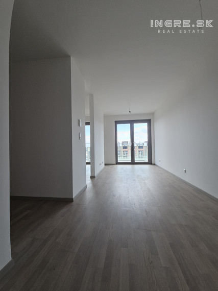 NOVOSTAVBA - METROPOLIS - NA PREDAJ 1,5 IZBOVÝ BYT S PARKOVANÍM BRATISLAVA STARÉ MESTO