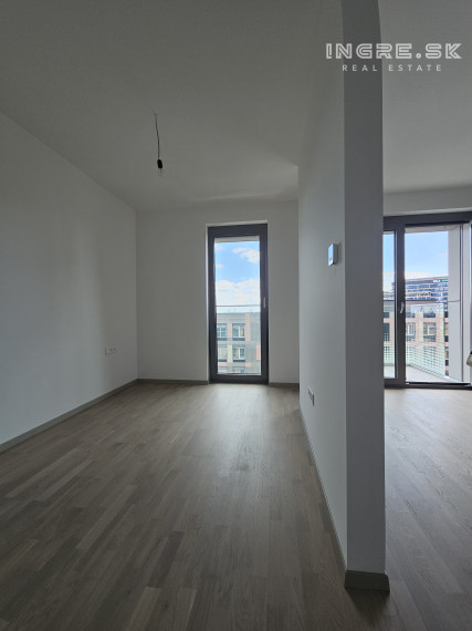 NOVOSTAVBA - METROPOLIS - NA PREDAJ 1,5 IZBOVÝ BYT S PARKOVANÍM BRATISLAVA STARÉ MESTO