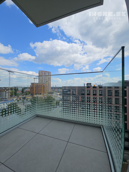 NOVOSTAVBA - METROPOLIS - NA PREDAJ 1,5 IZBOVÝ BYT S PARKOVANÍM BRATISLAVA STARÉ MESTO