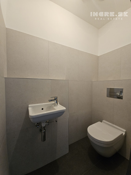 NOVOSTAVBA - METROPOLIS - NA PREDAJ 1,5 IZBOVÝ BYT S PARKOVANÍM BRATISLAVA STARÉ MESTO